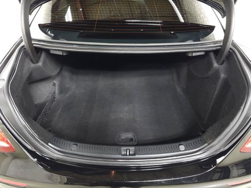 Used 2017 Mercedes-Benz E 300 4MATIC image 7