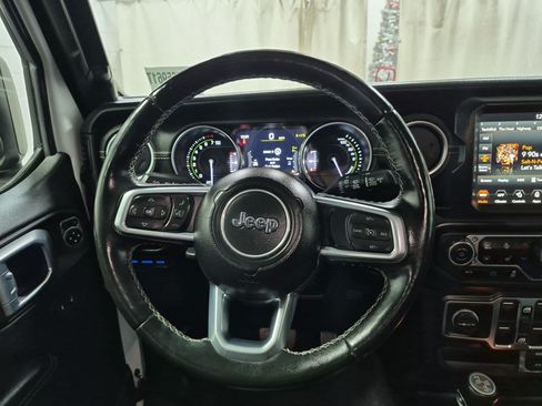 Used 2021 Jeep Wrangler Unlimited Sahara w/ Cold Weather Group AWD/4WD image 19