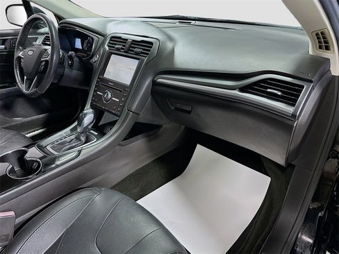 Used 2016 Ford Fusion Titanium image 28