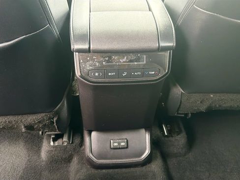 Used 2022 Toyota Highlander XLE AWD/4WD image 21