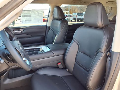 New 2026 Nissan Armada SV image 13