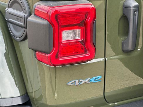 Used 2023 Jeep Wrangler Unlimited Rubicon 4xe image 33