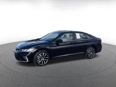 Used 2025 Volkswagen Jetta SE image 8