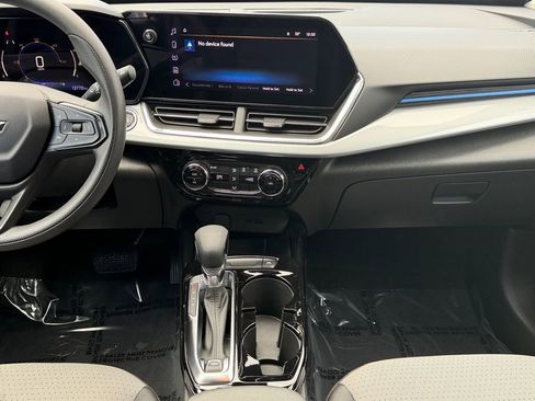 Used 2024 Chevrolet Trax LT image 11