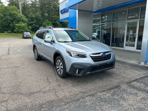 Used 2020 Subaru Outback Premium AWD/4WD image 3