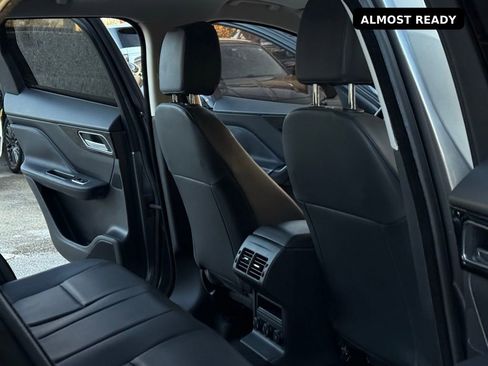 Used 2018 Jaguar F-PACE Premium image 29