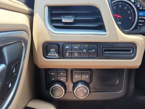 Used 2021 Chevrolet Tahoe Premier AWD/4WD image 17