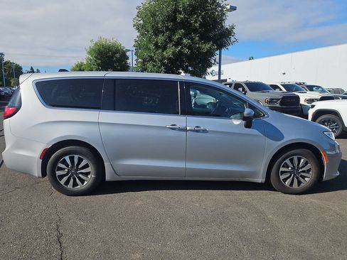 Certified 2023 Chrysler Pacifica Touring-L FWD image 8
