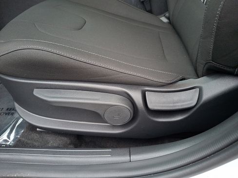Used 2026 Hyundai Elantra Sport FWD image 14