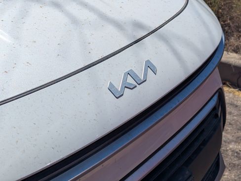 Used 2023 Kia Niro EX image 7