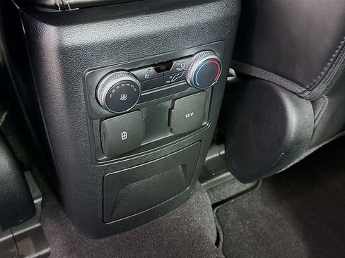 Used 2022 Ford Explorer XLT w/ Equipment Group 202A image 25
