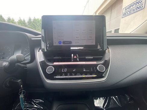 Used 2025 Toyota Corolla LE FWD image 20