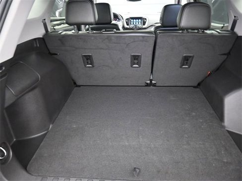 Used 2022 GMC Terrain SLT w/ Infotainment Package II image 25