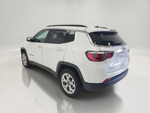 Used 2025 Jeep Compass Latitude AWD/4WD image 5