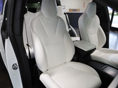 Used 2018 Tesla Model X 100D image 39