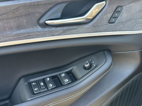 New 2025 Jeep Grand Cherokee L Limited image 21