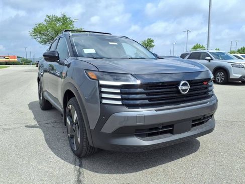 New 2025 Nissan Kicks SR AWD/4WD image 2