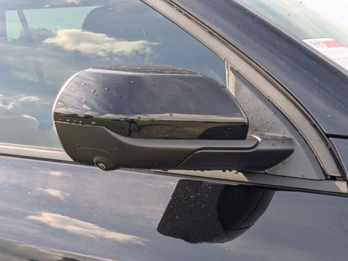 Used 2025 Chevrolet Equinox LT w/ Safety and Technology Package FWD image 13