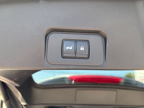 Used 2025 Nissan Rogue SV FWD image 24