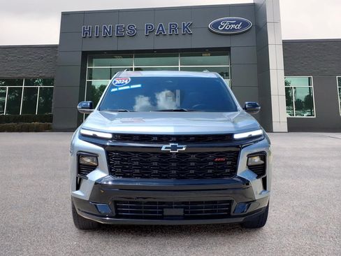 Used 2024 Chevrolet Traverse RS AWD/4WD image 2