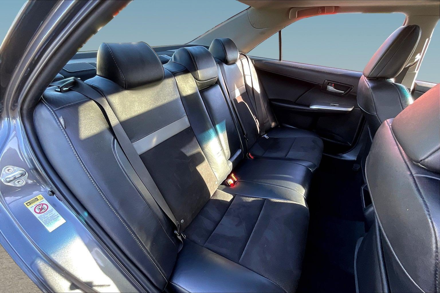 Used 2012 Toyota Camry SE w/ Leather Pkg FWD image 24