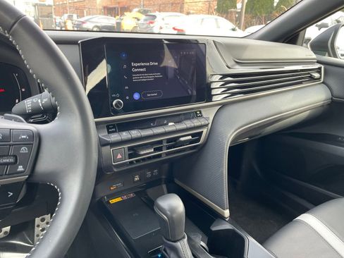 Used 2025 Toyota Camry SE image 17