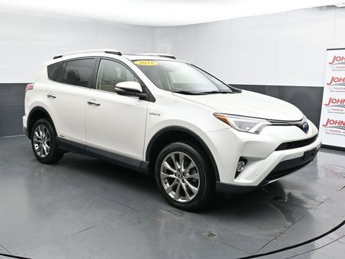 Used 2016 Toyota RAV4 Limited image 2