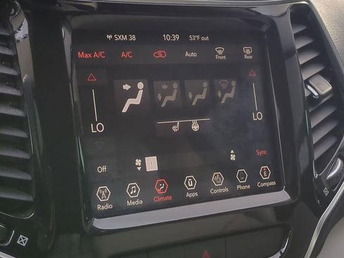 Used 2019 Jeep Cherokee Limited image 30