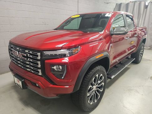 Used 2025 GMC Canyon Denali AWD/4WD image 15