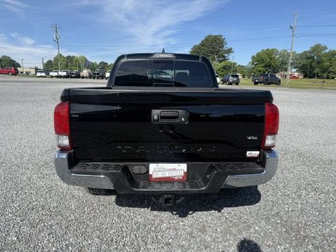 Used 2017 Toyota Tacoma TRD Off-Road w/ Tow Package (A/T) AWD/4WD image 2