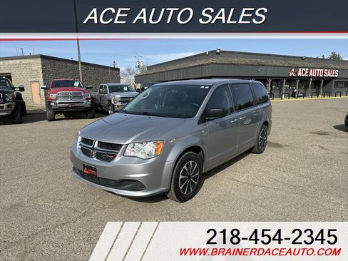 Used 2018 Dodge Grand Caravan SE image 1