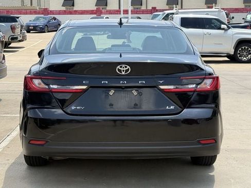 Used 2025 Toyota Camry LE FWD image 5