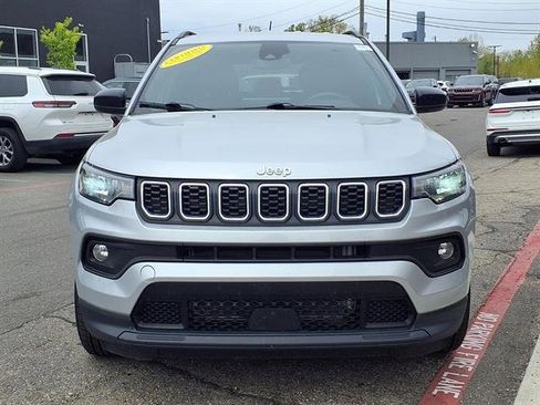 Used 2024 Jeep Compass Latitude AWD/4WD image 19