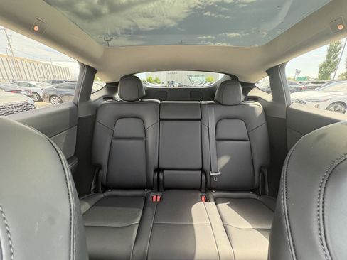 Used 2023 Tesla Model Y 2WD image 19