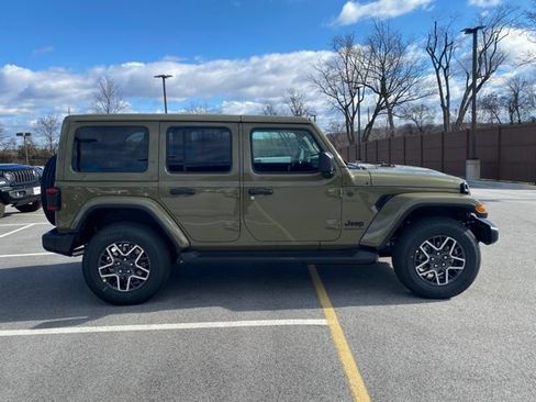 New 2026 Jeep Wrangler Unlimited Sahara AWD/4WD image 9