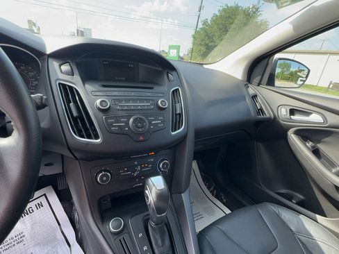 Used 2016 Ford Focus SE w/ Equipment Group 201A FWD image 13