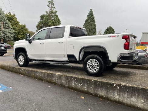 Used 2024 Chevrolet Silverado 2500 LT AWD/4WD image 6