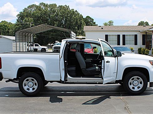 Used 2022 Chevrolet Colorado W/T w/ WT Convenience Package RWD image 9