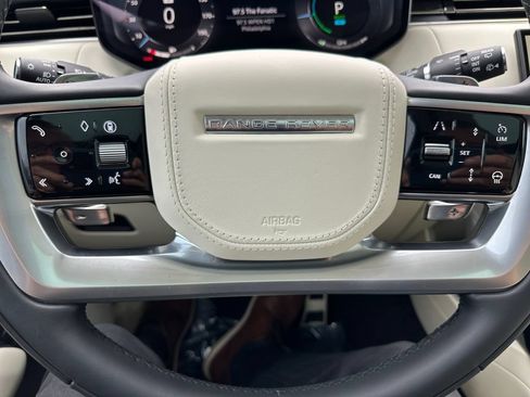 Used 2025 Land Rover Range Rover SE AWD/4WD image 26