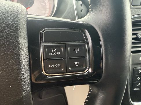 Used 2016 Dodge Grand Caravan SE image 47