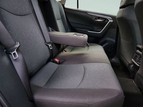Used 2025 Toyota RAV4 XLE FWD image 31