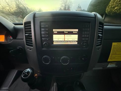 Used 2018 Mercedes-Benz Sprinter 2500 image 12
