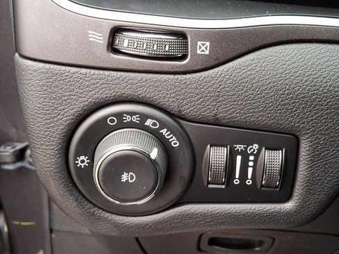 Certified 2020 Jeep Cherokee Trailhawk w/ Cold Weather Group AWD/4WD image 27