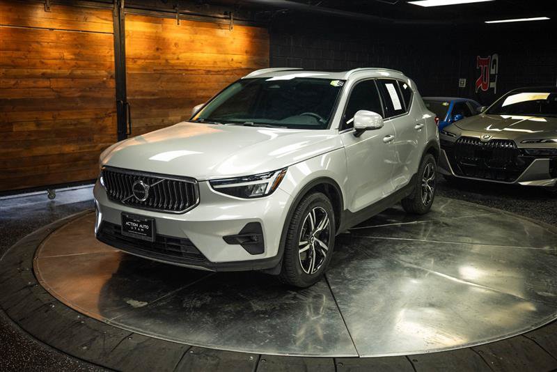 Used 2023 Volvo XC40 B5 Plus AWD/4WD image 2