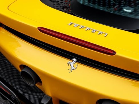 Used 2024 Ferrari SF90 Spider image 14