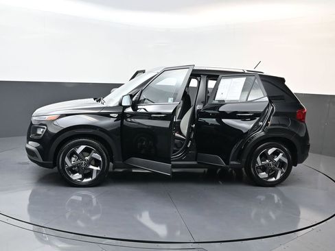 Certified 2025 Hyundai Venue SEL image 33