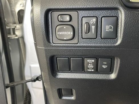 Used 2022 Toyota 4Runner SR5 AWD/4WD image 15