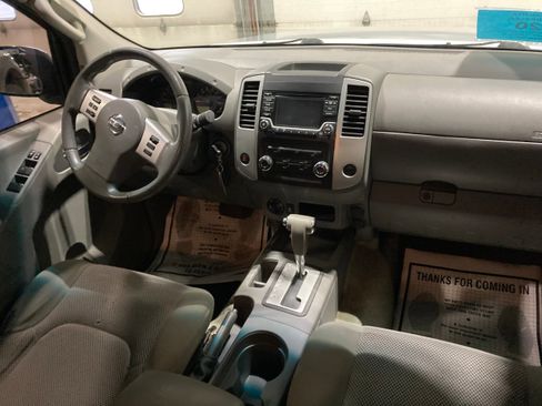 Used 2015 Nissan Frontier SV image 10
