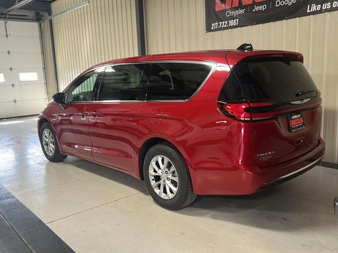 New 2026 Chrysler Pacifica Limited image 3