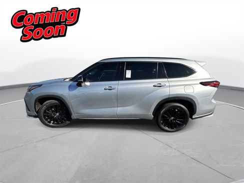 Used 2023 Toyota Highlander XSE image 9